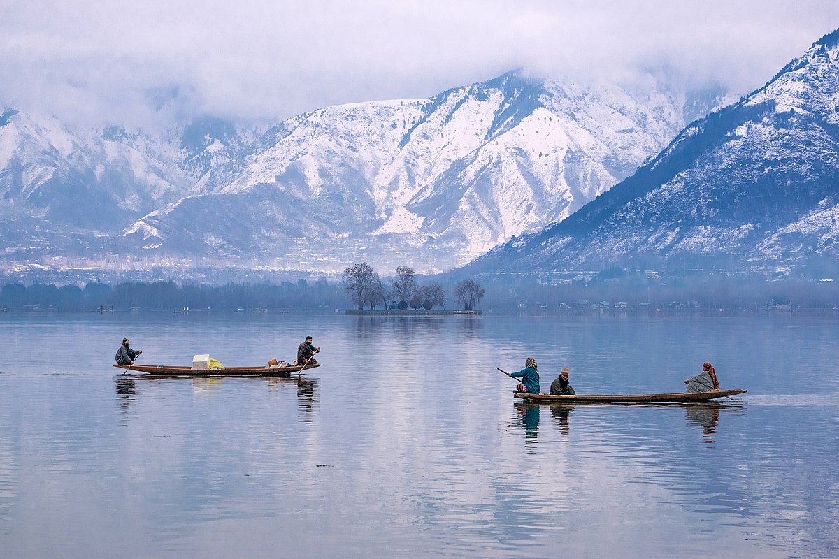  DAL LAKE IN SRINAGAR KASHMIR
