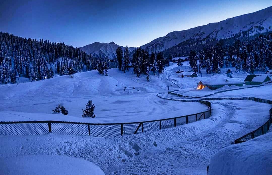  EXPERIENCE A MAJESTIC TOUR AT GULMARG